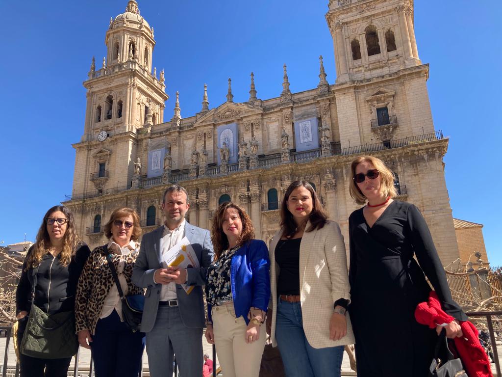 apaemsaludmen's tweet photo. En marzo empezamos las reuniones con las formaciones políticas candidatas a las próximas elecciones, donde @APAEMJAEN tiene delegaciones, para darles a conocer el pacto local para el bienestar mental. Muchas gracias por atender  nuestras demandas!! #SaludMental 💚 💚 💚 💚 💚 https://t.co/vmvdaWJqRZ