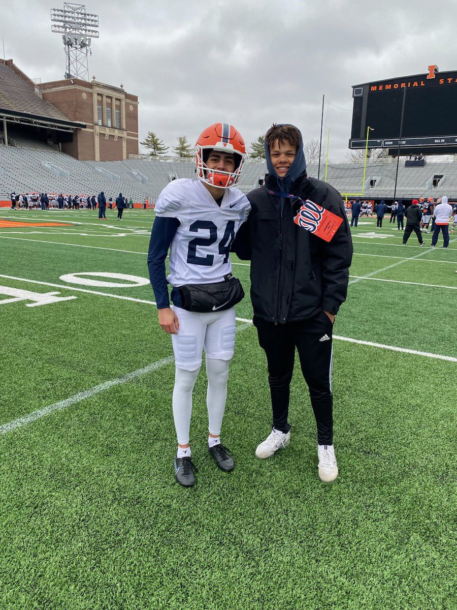 Jacobbell's tweet photo. Awesome time in Champaign! Got to see a @HuskieFB teammate in action!Can’t wait to get back out soon @EDGYTIM @Recruit2Illini @Rivals_Clint @RivalsCamp @WritingIlliniFS @BarryLunneyJr @BretBielema @DavidOlano_ https://t.co/bswBgkvKaT
