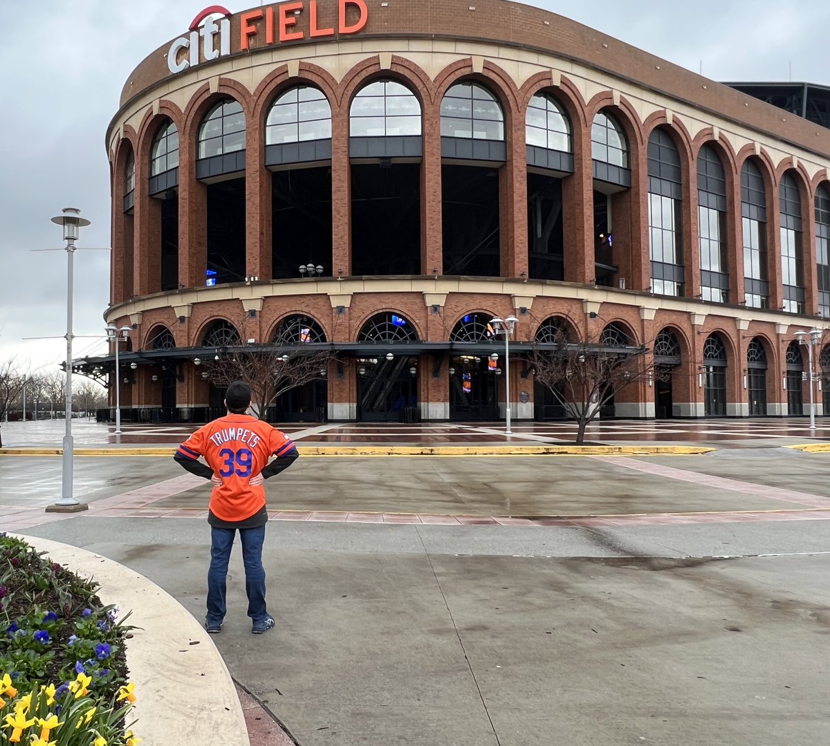 Metlaser's tweet image. Picked up my brand new #Mets jersey from #The7Line today at Citi Field! Edwin Diaz might not be able to pitch in 2023 due to injury, but I’m more than happy to don “Trumpets 39” in honor of his incredible 2022 season! #LGM #WinForSugar