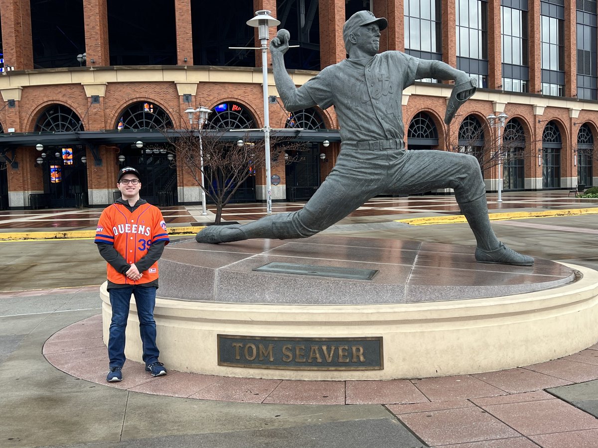 Metlaser's tweet image. Picked up my brand new #Mets jersey from #The7Line today at Citi Field! Edwin Diaz might not be able to pitch in 2023 due to injury, but I’m more than happy to don “Trumpets 39” in honor of his incredible 2022 season! #LGM #WinForSugar