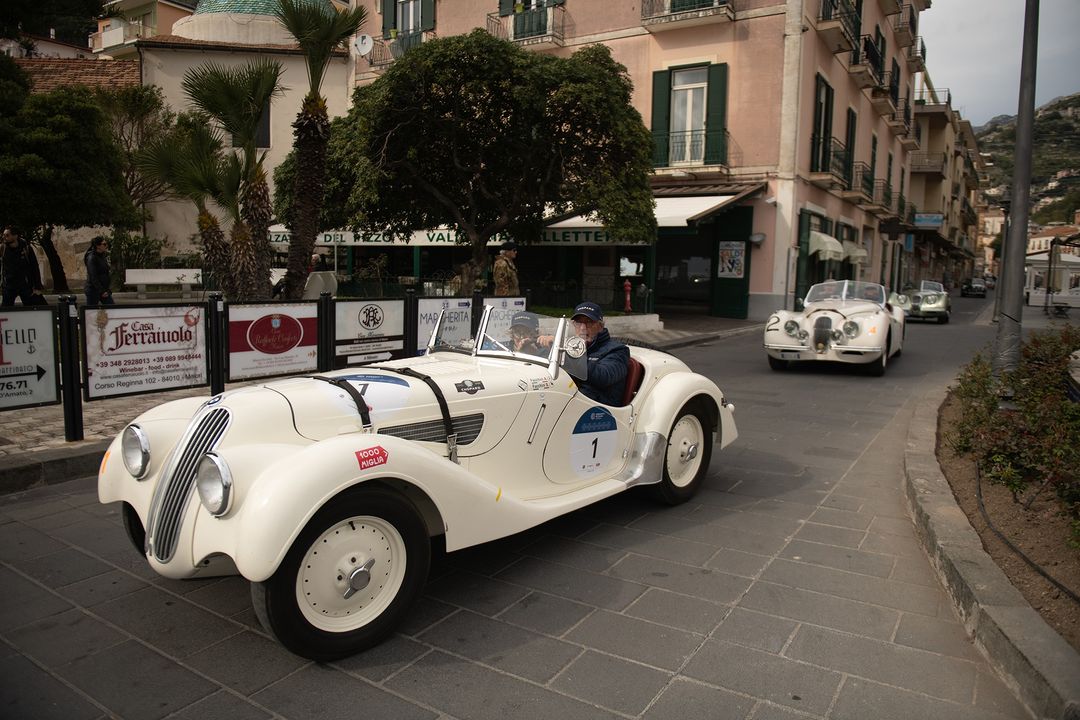 AutoClassicNews's tweet photo. Results Sorrento Roads 2023: 
🥇Alfonso Facchini/Luigia Olivetti
City of Sorrento Trophy:
🥇Giuseppe Nobis/ Paola Mambrini 
Air Force Centenary Trophy:
🥇Giuseppe Nobis/Paola Mambrini 
📸>@millemigliaofficial https://t.co/FP94GNXyr9