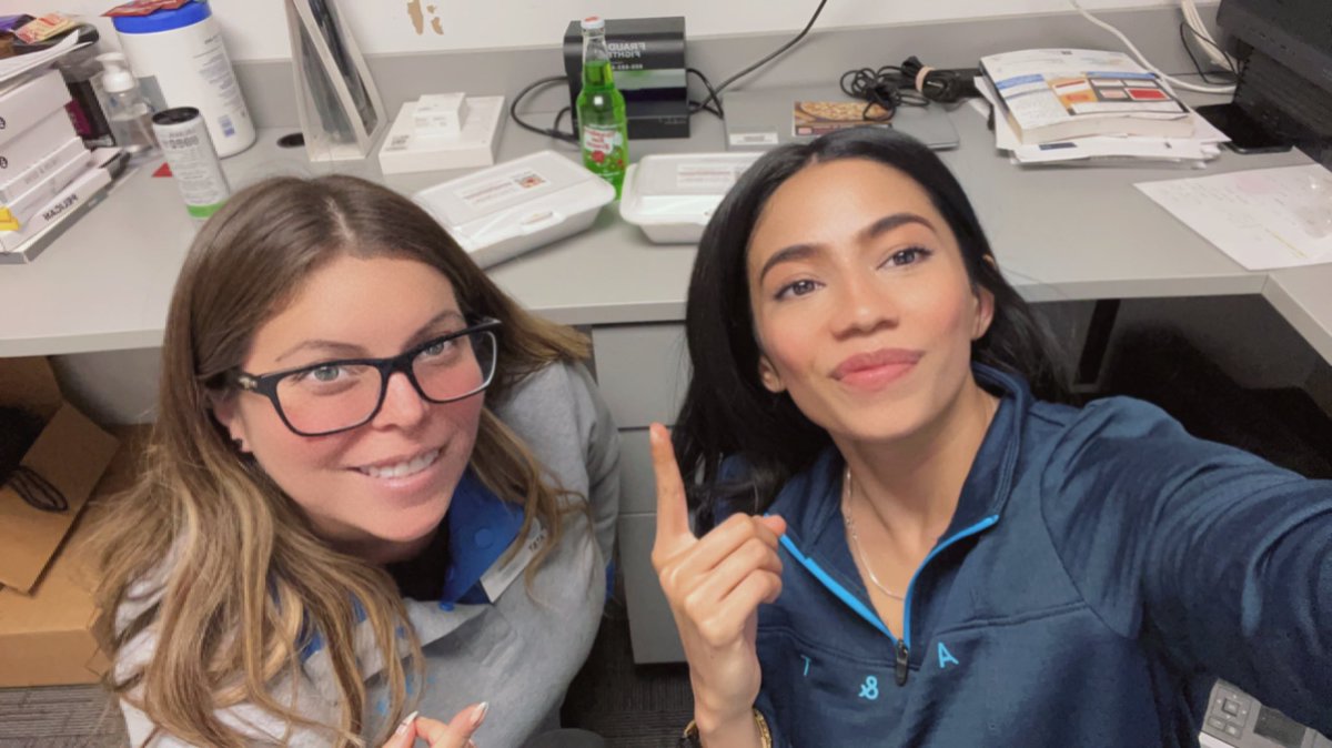 Last day at Elmhurst breaking bread together before some friendly competition! 😂 Thanks for lunch and being my coach 🤝🏽 <a href="/jackieA_/">南南</a>  #LifeAtAtt <a href="/TeamFusionGLM/">Team Fusion</a> <a href="/GreaterLakesMkt/">Greater Lakes Market 🌊</a>