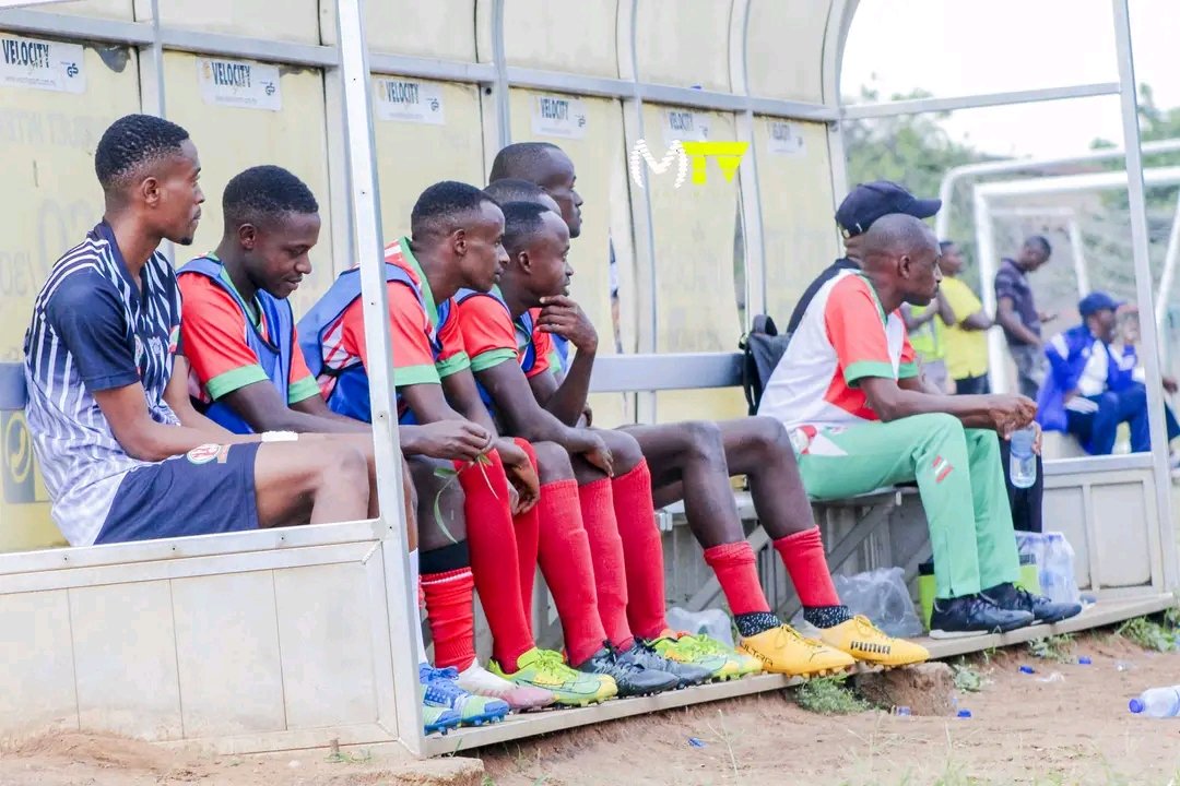 MagazineJimbere's tweet photo. ⚽ @KayanzaU, équipe de la #PrimusLigue a été éliminée ce 01/04/2023 par #GarageExpress, club de la 2ème division, aux tirs aux buts (4-2) en #CoupeduPrésident2023 dans la phase des 16è de finale
2️⃣ Le score était de 2-2 à la fin du temps réglementaire
📸 Mishe Mishe
#Burundi https://t.co/aGcPJHweA9