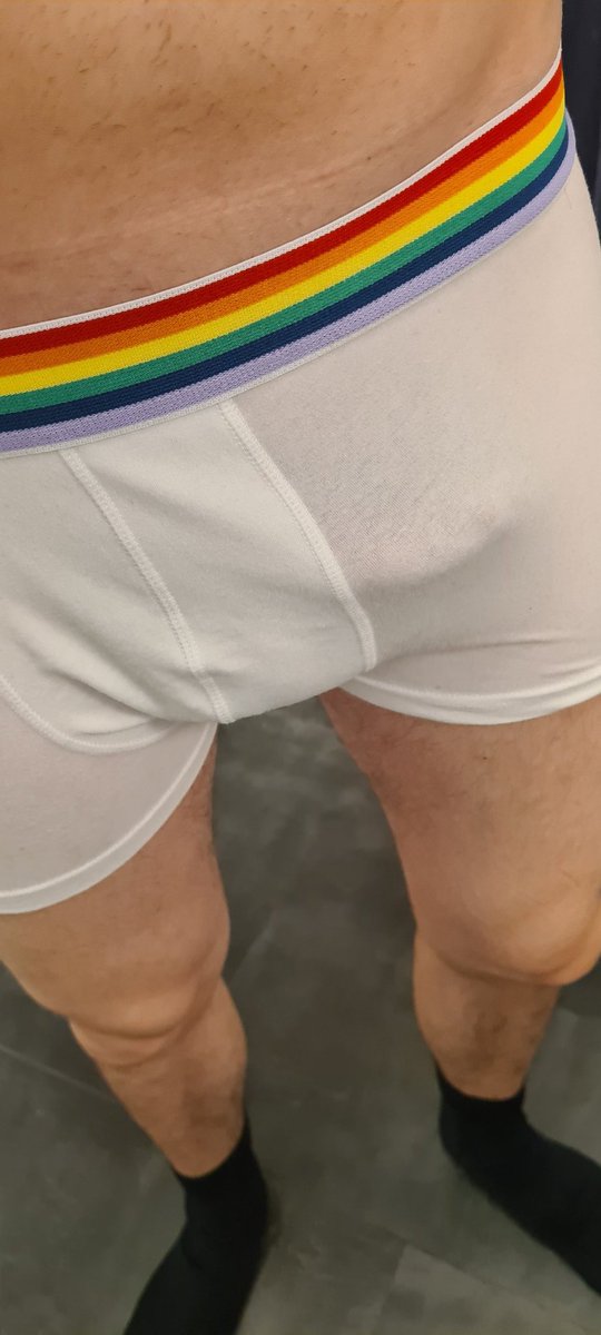 dirtydaniel13's tweet photo. Is it wet from the water or ... ? https://t.co/UabCYzGHB7