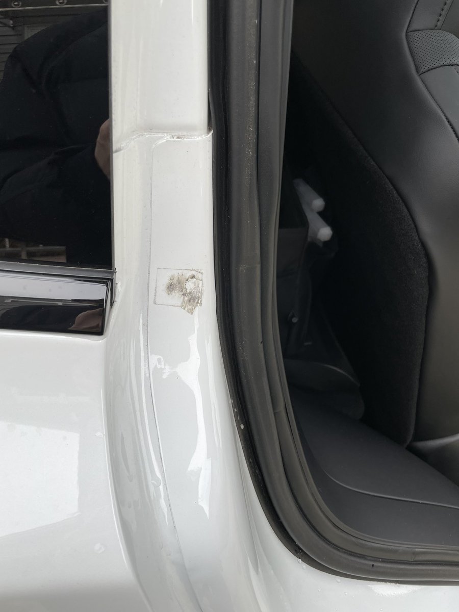 incredibox's tweet photo. Poor QC for my model X. This will be my last car from @Tesla for sure. Unacceptable for a car with this price point 🤬
@elonmusk https://t.co/iF5s0MQDXg