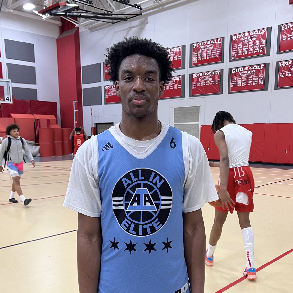 IsaacDennis_2's tweet photo. ‘25 6’1 Makai Kvamme and ‘23 6’6 Yann Kouotou powered @aiathletics 17U to a win this afternoon. #NY2LASND2K23 @ny2lasports https://t.co/aApw6M8i7S