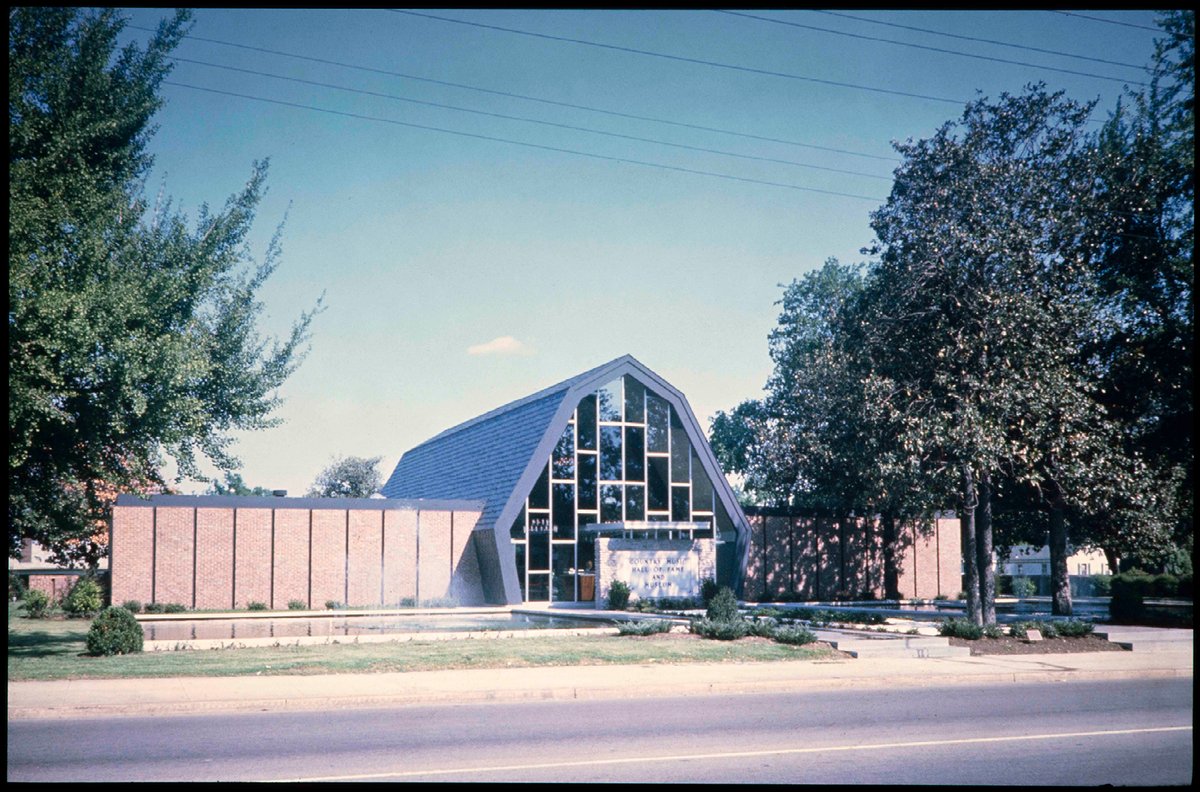 countrymusichof's tweet photo. On April 1, 1967, when the Country Music Hall of Fame and Museum opened on Music Row, it looked like this. The Museum was designed to resemble a stylized, elegant barn. The Museum opened in its current downtown location on May 17, 2001. More: https://t.co/UfpjhossKC https://t.co/rMbFUsy0Ci