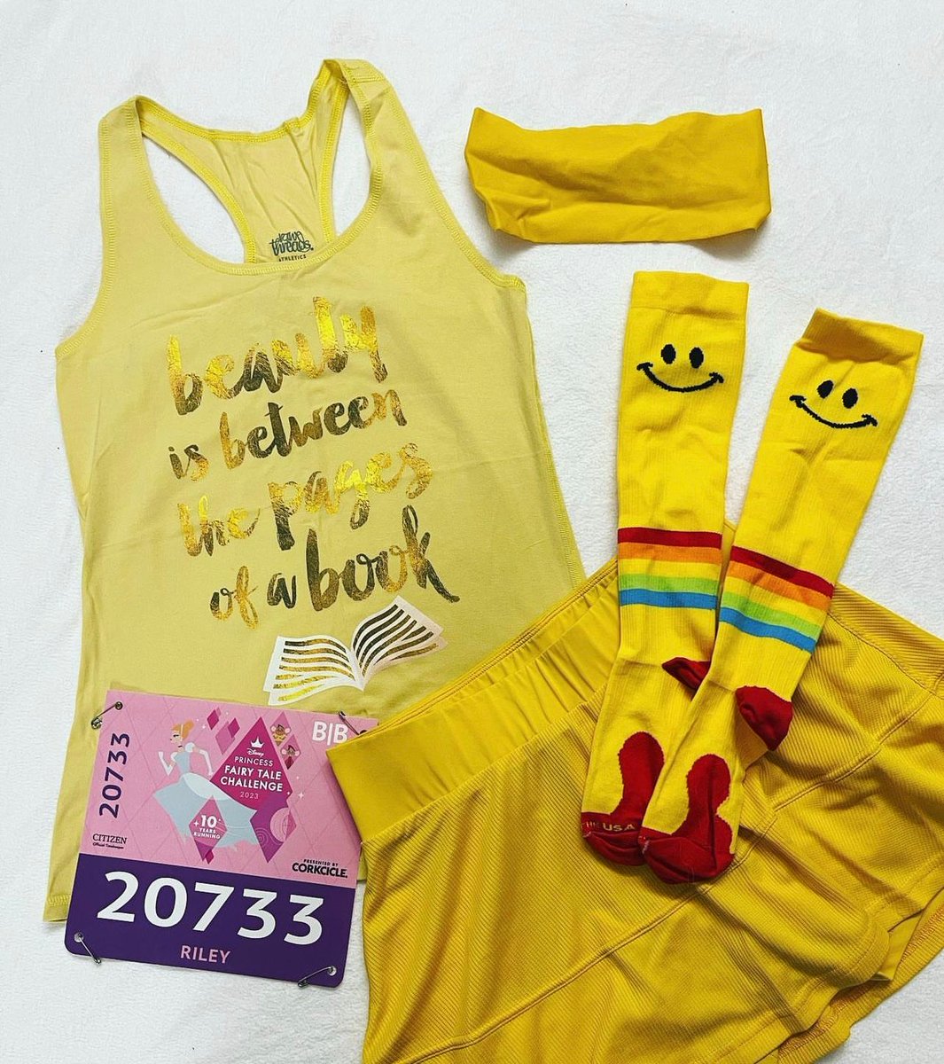 raw_threads's tweet image. Beauty is between the pages of a book. 📚 📸: @rmfickfack #RawThreads #RawThreadsClub #RunEveryDay #HalfMarathon #Marathon #MarathonTraining #5k #10k #motivation #nevergiveup #youcandoit #inspiration #nonsweat #athleticwear #athleisure