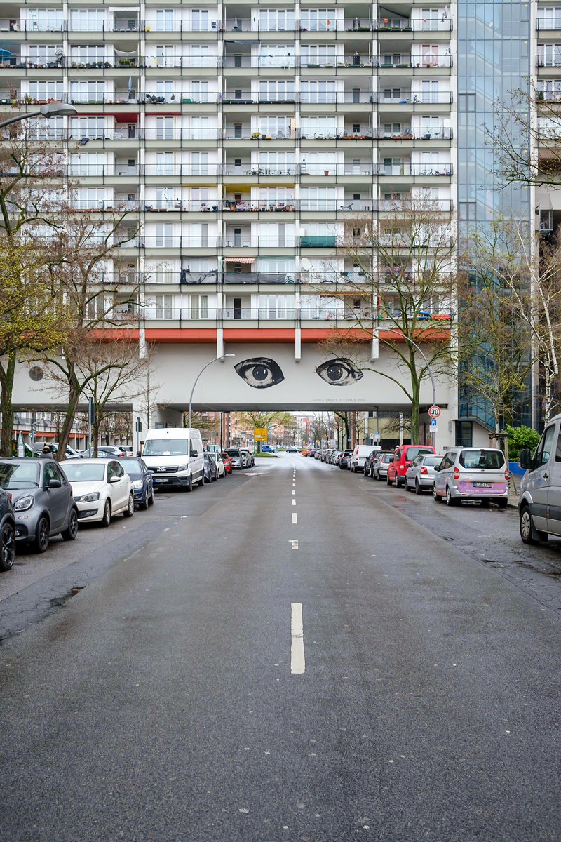 👁️ 🏢 👁️