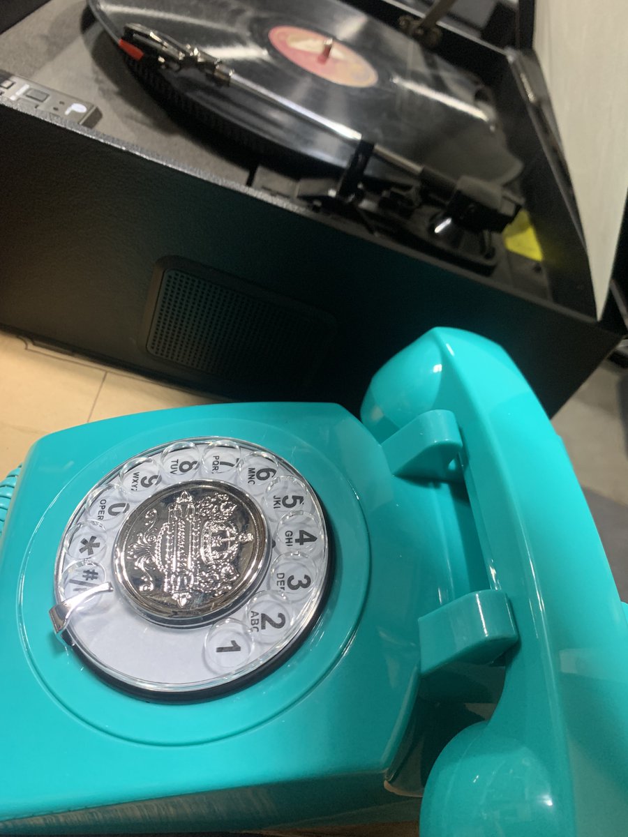 Indie_Shakes's tweet photo. Travel back in time with us! We're putting a 1950's West Coast spin on Private Lives and the aesthetic is just 🤌 Anyone else obsessed with this rotary phone?!
#1950s #vintage #vintageaesthetic #NoelCoward #PrivateLives #ISCStudio #ISCLA #LAThtr #mydayinla https://t.co/sCEkaweeas
