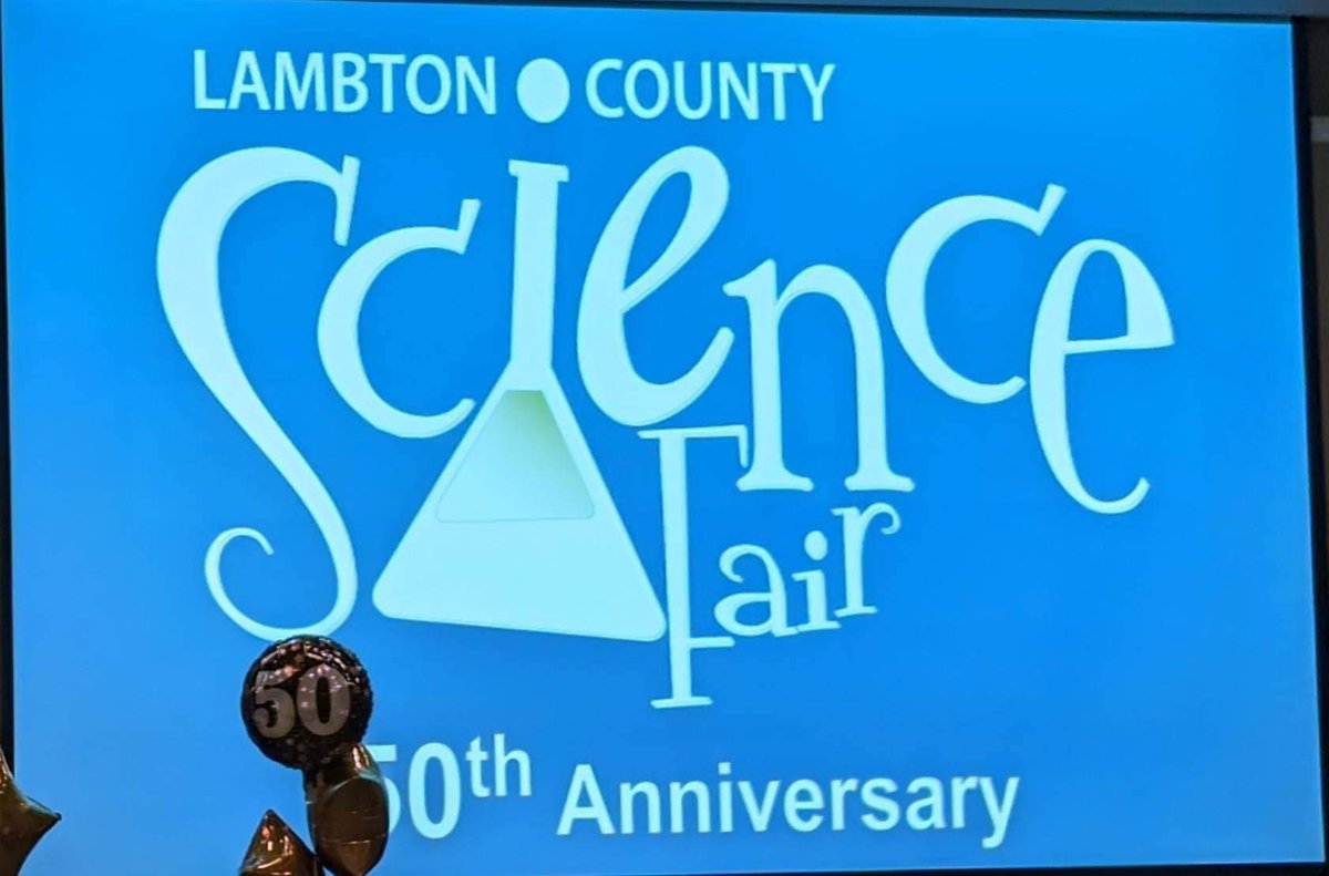 À leur première participation à l'expo-sciences de Lambton,Annabelle et Peyton se sont classées en 1ere de leur catégorie d'âge!Elles ont aussi obtenu une 2e place dans la catégorie des soins de santé toutes catégories d'âge)et elles ont aussi reçu le vote pour le choix du public