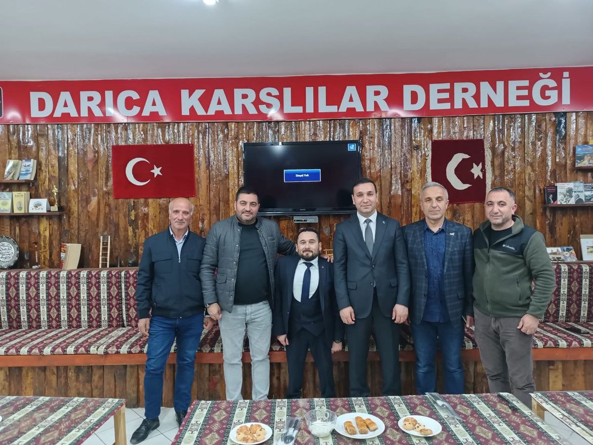 denizaltuntas__'s tweet photo. Kocaeli milletvekili aday adaylarımız @ismailaras_deva  @SuatDemir89  @mehmeteminclk04 ve ilçe kurucu yönetim kurulu üyeleri ile birlikte Darıca Kars'lılar derneğini ziyaret ettik Deva partimizi anlattık adaylarımızı tanıtıp desteklerini istedik 🇹🇷 https://t.co/AuSacz1Guu