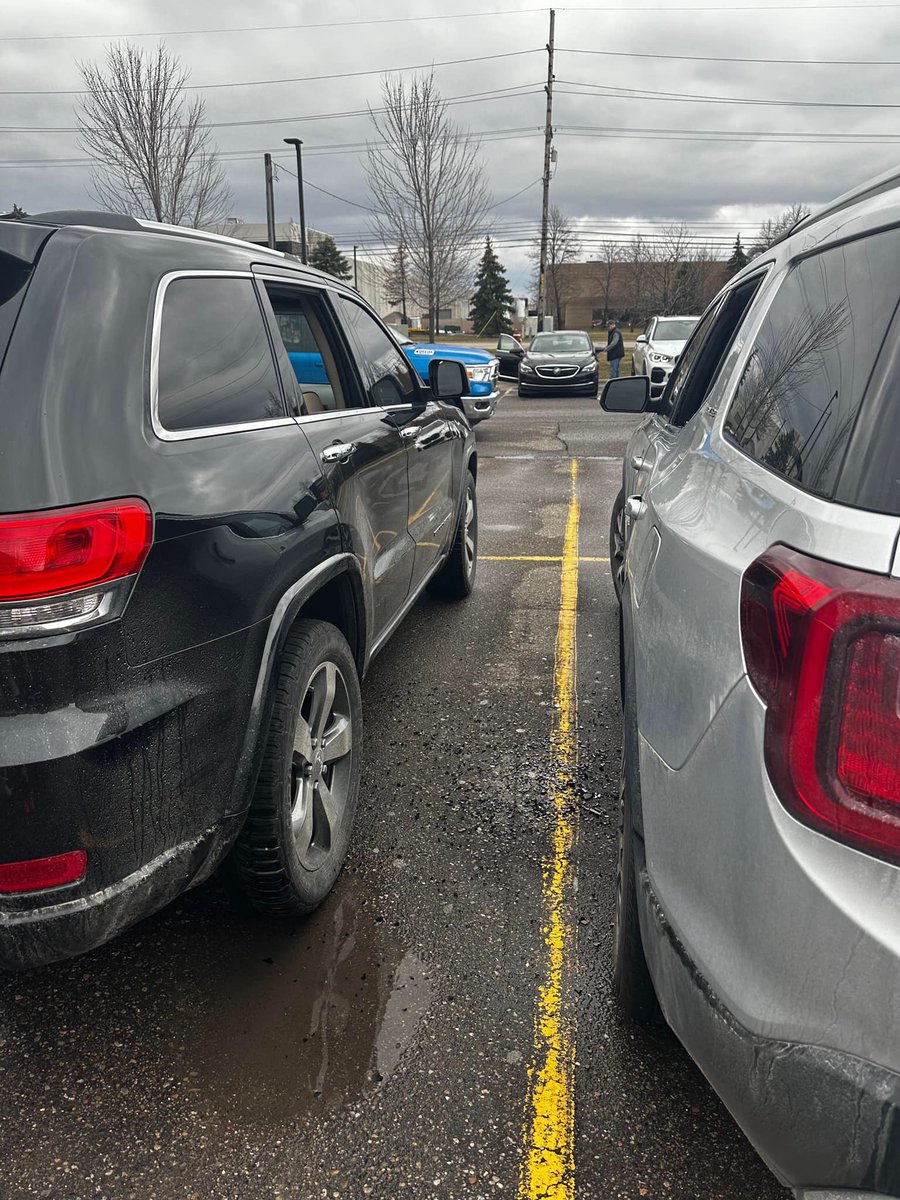 23 Mile x Hayes: Multiple vehicles were broken into at the Premier Sports Center. If anyone has any information related to the break-ins, contact the Shelby Twp Police Department ASAP!