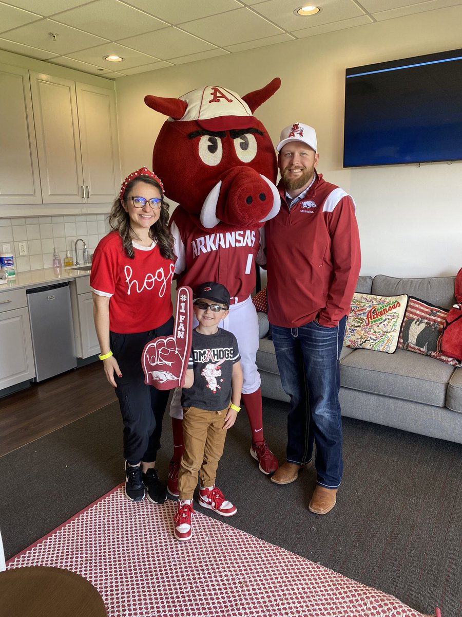 MeganLaCole's tweet photo. WPS! #WPs #omahogs https://t.co/XxfoiGIWLn