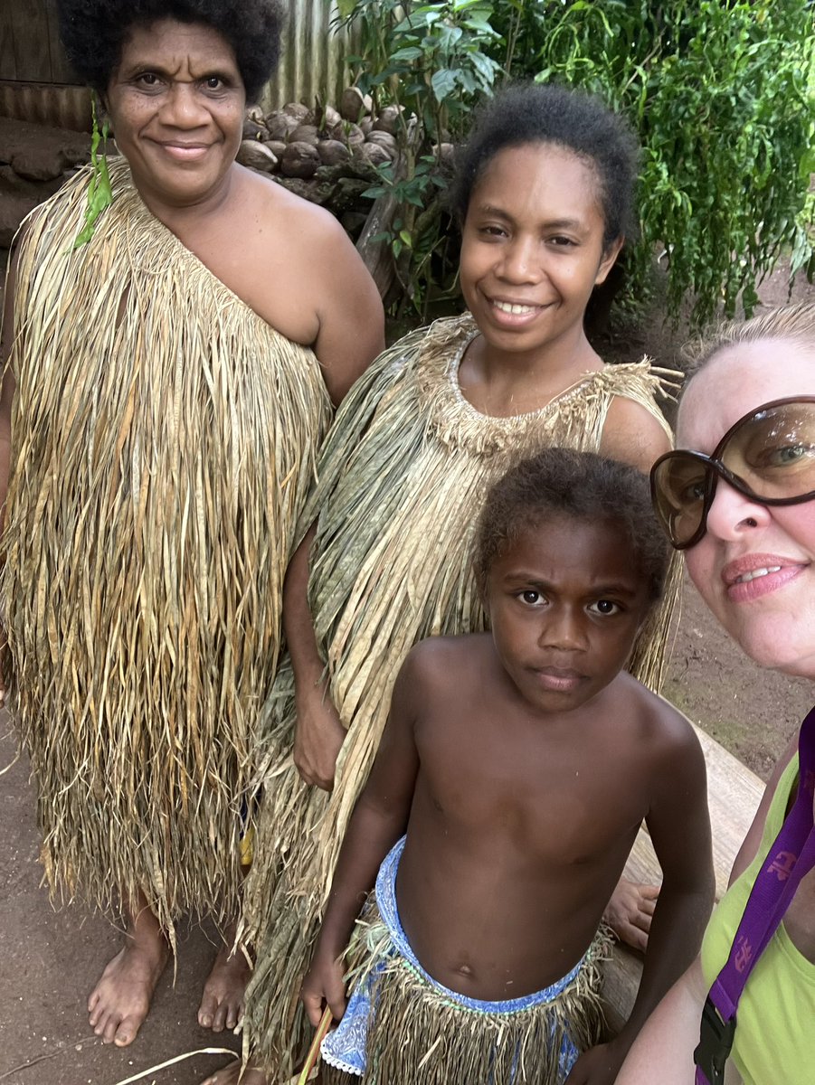 dawnkf25's tweet photo. Vanuatu 🇻🇺 
What a place 💞
#girlswhotravel https://t.co/h3dvwHHFIb