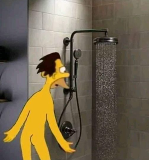 Flantasma1's tweet photo. Cuando estas por bañarte y tarda en salir agua caliente...
-Daale que me cago de frío! https://t.co/LnJTniWjFu