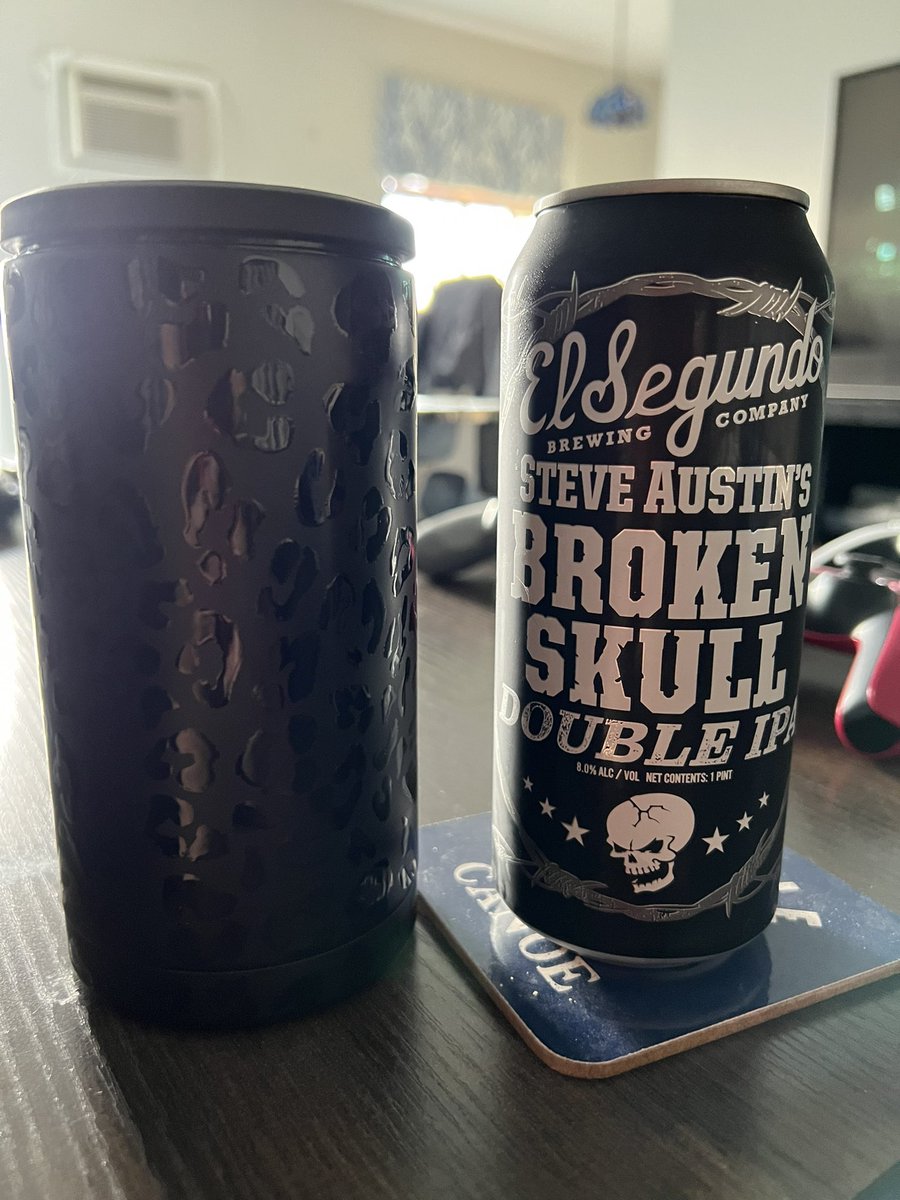 HEELDanielle's tweet photo. A little #WrestleMania  pregame. Broken Skull Double IPA does not disappoint 🍻 @steveaustinBSR https://t.co/llqojZV3PS