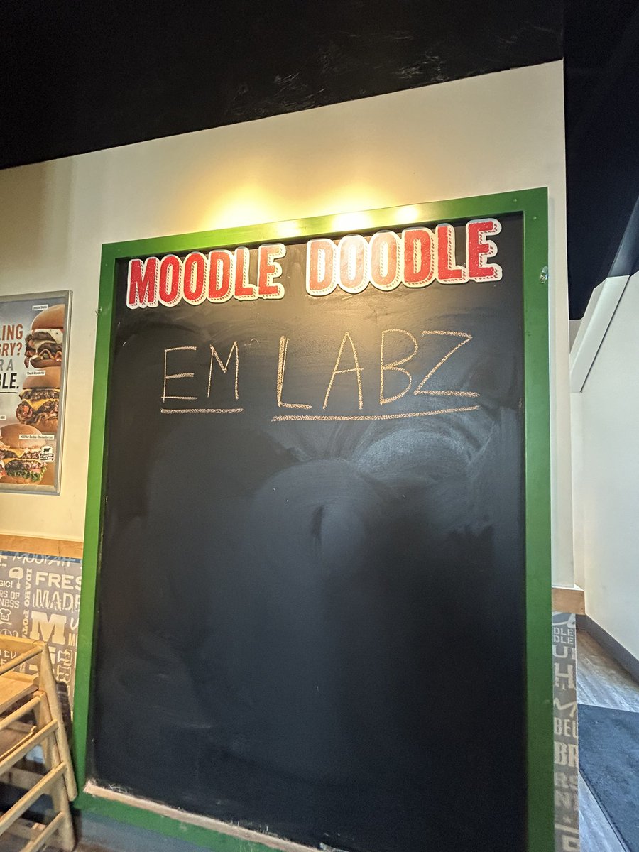 EMLabz_Worm's tweet photo. Get 1 pumped @MOOYAHBurgers #fortnite #dominated https://t.co/Q1Gc7ahSNo