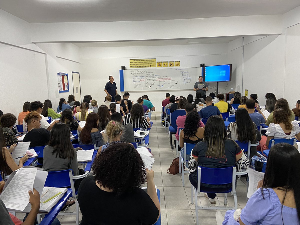 Sábado com os projetos sociais: escolinha de futebol, formatura da turma avançada de informática e abertura do curso para o Enem.