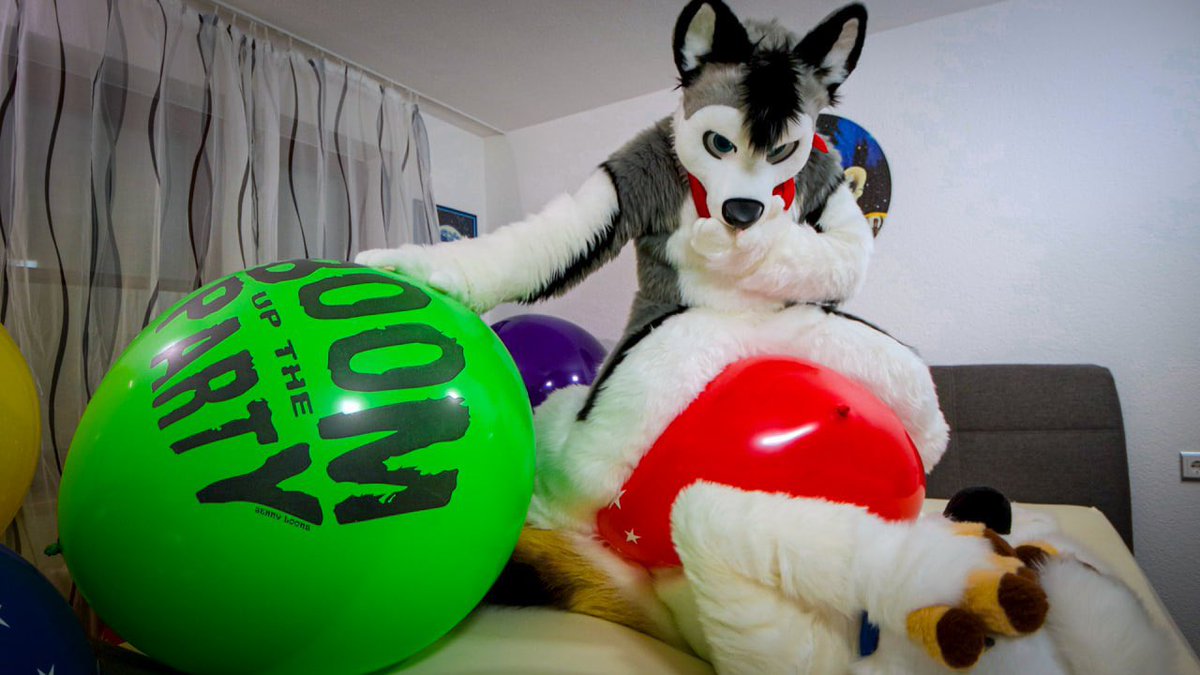 Boltee (@bolt_cadell) on Twitter photo I got trapped! In the nicest way though :D trapped by <a href="/SkeppoBalloon/">SkeppoBalloon ๐๐พ</a> under a giant balloon #SqueakySaturday #Balloon I got trapped! In the nicest way though :D trapped by <a href="/SkeppoBalloon/">SkeppoBalloon ๐๐พ</a> under a giant balloon #SqueakySaturday #Balloon