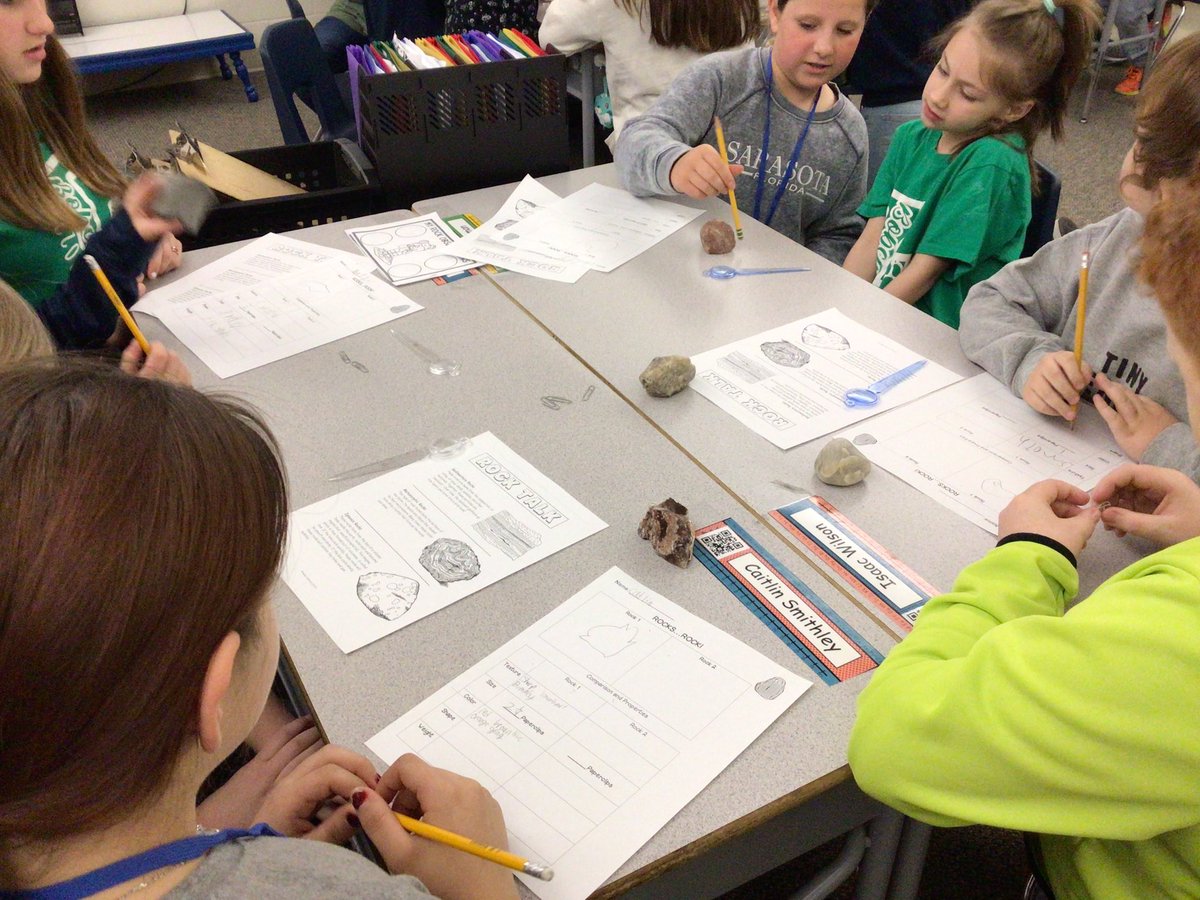 ElzeyMrs's tweet photo. Thank you to our 5th grade buddies from Mrs. Yonker’s class! They were a big help with rock observations! https://t.co/E0uvRJ3NcY