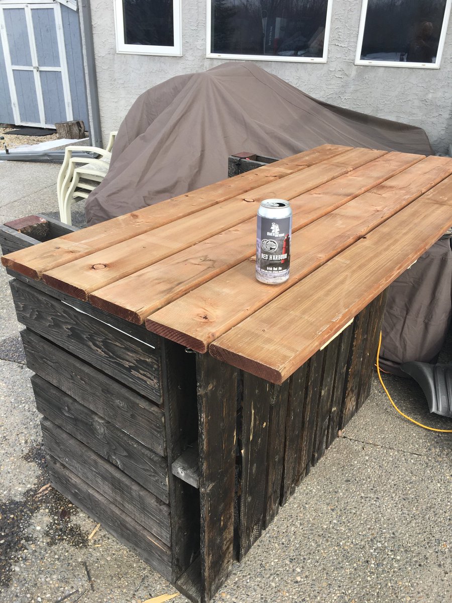 Christening the new deck on the pallet bar with ⁦<a href="/omenbrewingyeg/">Omen Brewing</a>⁩