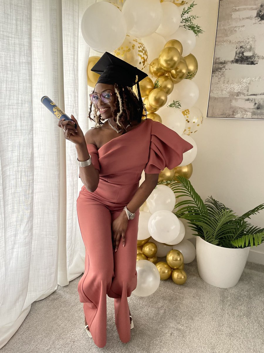 ManLikeLuigi's tweet image. And we’re done! 🥳🥳💜 #issagraduate