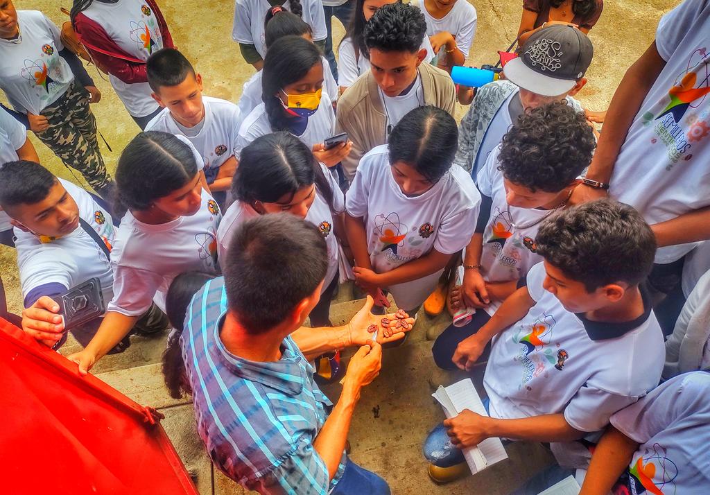 🚩 SEMILLEROS CIENTÍFICOS: DIA 2

1 Abr | Finalizamos la primer etapa de la jornada de formación técnica para nuestros jóvenes

Más de 40 jóvenes de las unidades educativas ETA Don Luis Zambrano y el Liceo Bolivariano Francisco Plaza
(...)
#ComunaONada

<a href="/cytdanmarys/">Danmarys Hernández</a> <a href="/Gabrielasjr/">Gabriela Jiménez</a>