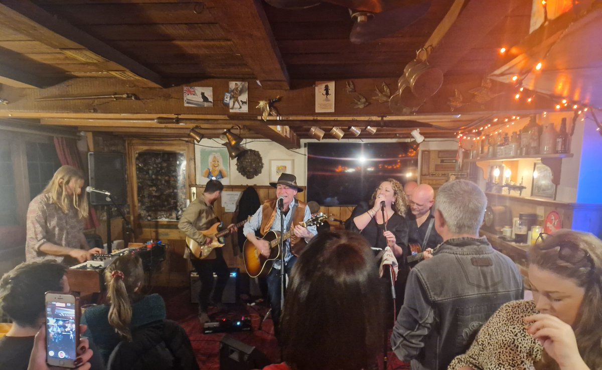 teathreesugar's tweet photo. 8 years ago this week, our mate #TomCaulfield took his own life. So we celebrate his life by holding the gig he should have been at.
#Samaritans
#threecompasses #charminster https://t.co/3tCrw1yzre