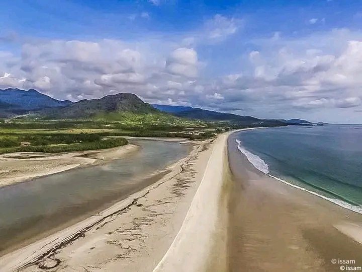 Freeton Peninsula, Sierra Leone🇸🇱 

This is River Number Two. 

It runs parallel with the Atlantic Ocean. 

Sierra Leone is that paradise God's telling us about. 

Image Credit: <a href="/IssamElsamad/">Issam elsamad</a>

#SaloneTwitter #visitsierraleone