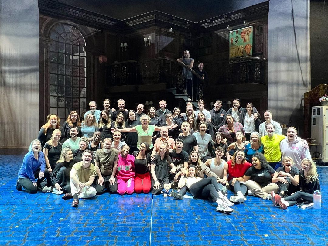 MyFairLadyUK's tweet photo. 💕 And as Eliza Doolittle takes her final exit offstage, so too must we! 💕

Thank you to everyone who has come to see #MyFairLady on tour, and our run in the West End.

And thanks to our cast, company, teams backstage and venues - it's been truly loverly!

📸 Barry Drummond https://t.co/J6ohiEpaMz