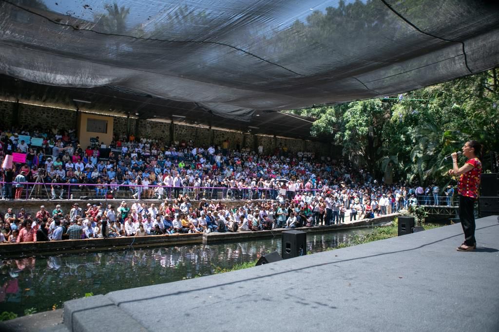 Claudiashein's tweet photo. Si no conocemos la historia, nuestros principios y nuestras causas, podemos regresar al pasado de corrupción y privilegios. Para seguir haciendo historia un paso más por la transformación. Gracias a Morelos. https://t.co/LYVm3JHDTt