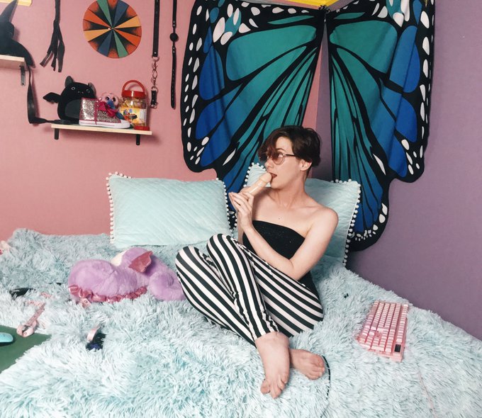 Cam show space looking so cute: https://t.co/pwIlpiKqjg<a href="/tag/queer"class="tags"><span>#queer</span></a><a href="/tag/abdl"class="tags"><span>#abdl</span></a><a href="/tag/enby"class="tags"><span>#enby</span></a>