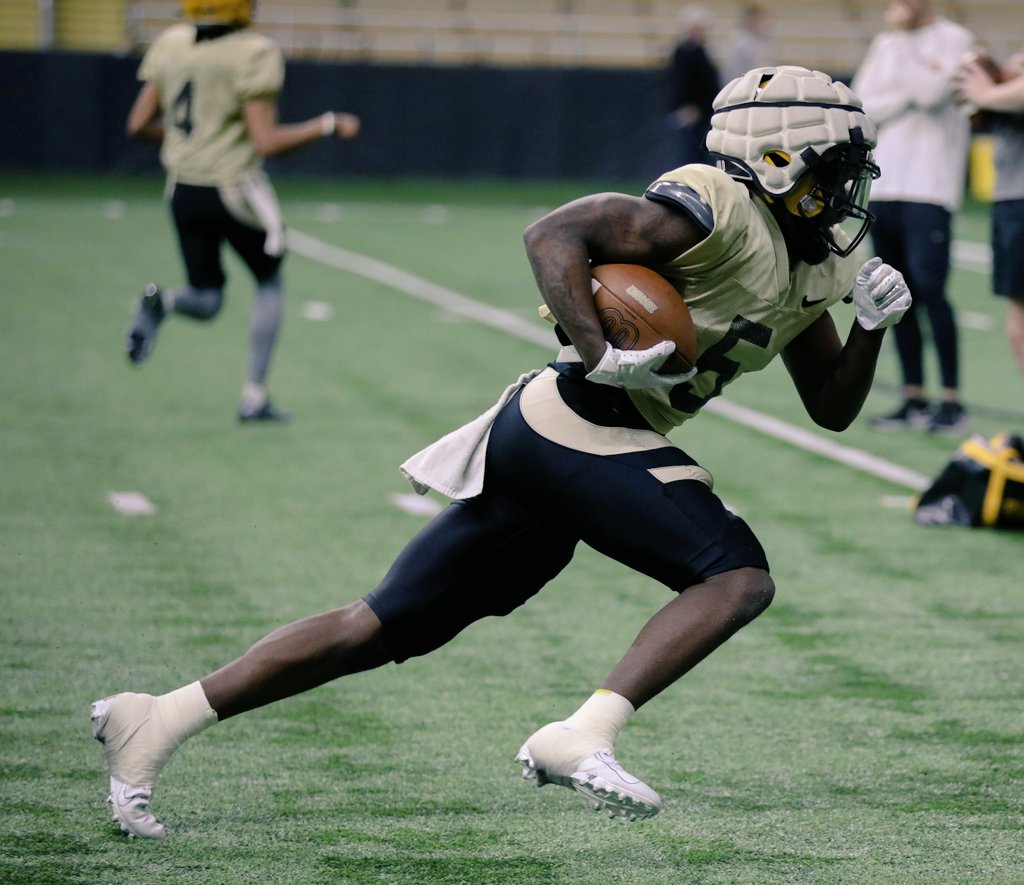 VandalFootball's tweet photo. First day in pads!

#GoVandals https://t.co/vUcVqDrog4
