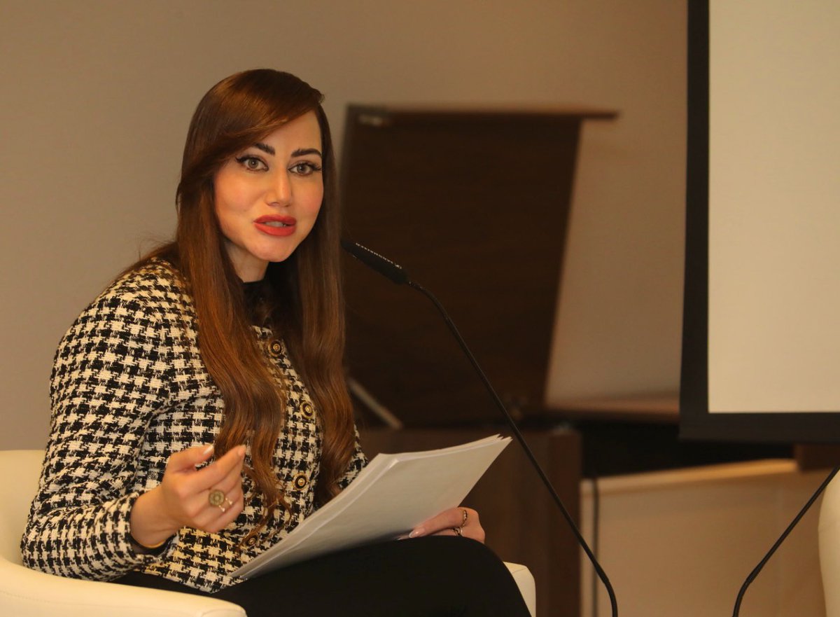 بدأ الجلسة الحوارية وحماس للتحدث عن #تمكين_المرأة #ريادة_الأعمال <a href="/KristiesLab/">KristiesLab</a> #bodylanguage