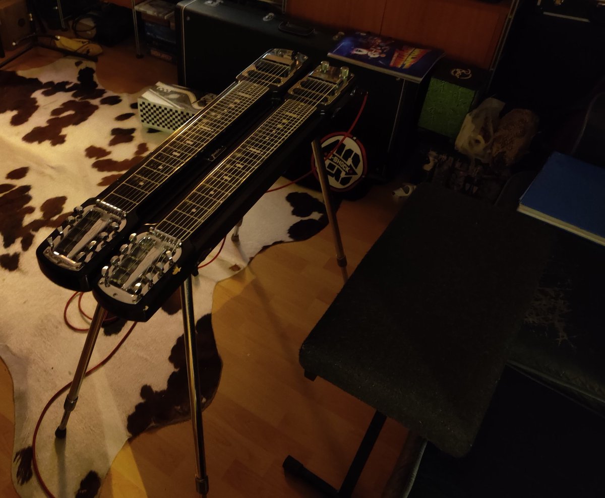 IslandStyleUK's tweet photo. It's #ShakaSaturday and @rparker_1 has been spending some quality time this evening with her 1972 @Fender D8 lapsteel guitar. Named after Hawaiian musician, singer and entertainer Don Ho, Don is the latest addition to our ohana. From us to you, as always, Aloha! #hawaiian #music https://t.co/hAcdLr5FBG