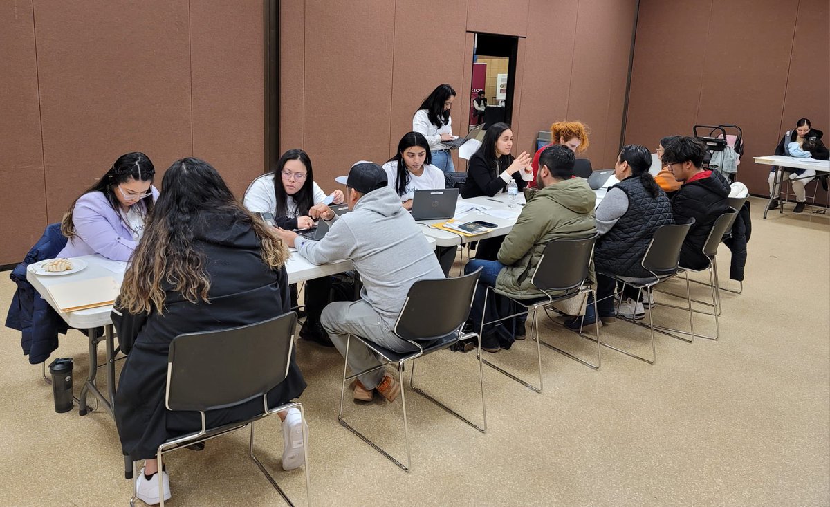 Hoy se llevó a cabo el Taller de Renovación #DACA en el Instituto Arturo Velazquez del <a href="/DaleyCollege/">Richard J. Daley College</a>. Junto con organizaciones aliadas, asistimos con el trámite de  beneficiari@s 🇲🇽 y con orientación en Advance Parole, servicios consulares, #ProtecciónConsular y +.
