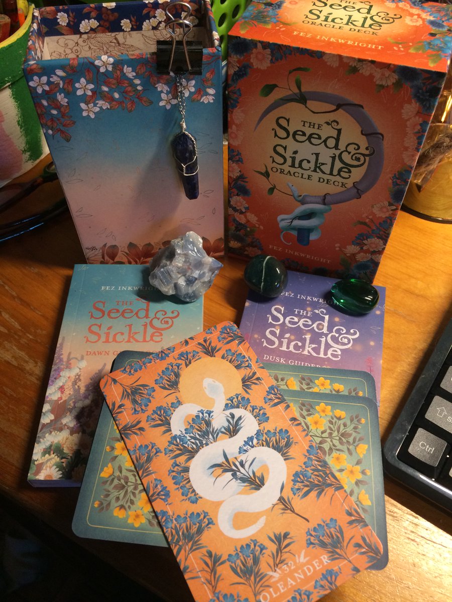 Dragons_Novel's tweet photo. I visited @CallingCorners this morning on my way home from picking up this year's chicks. I left the store with treasures, including 3 new-to-me stones.
The one on the book is Blue Calcite.
#NovaScotia #stonemagic https://t.co/da0XSUxIRO