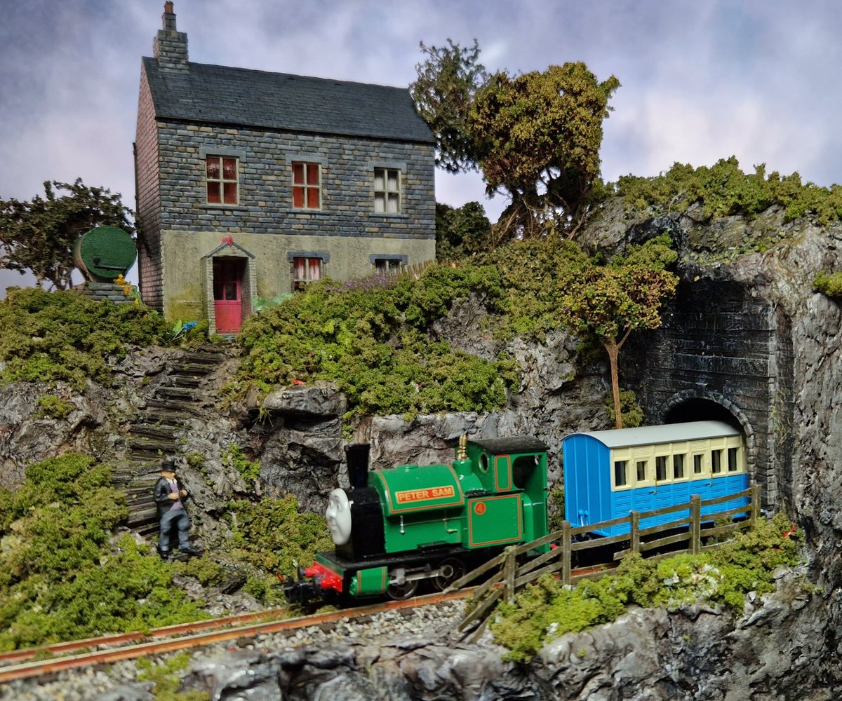 PhotograFixUK's tweet photo. Visitors to @StatfoldMuseum may have spotted my 8"x8" diorama inspired by the mountain house in the Thomas the Tank Engine episode "Bulldog'.  

1/2 https://t.co/lTu9i4Avhc