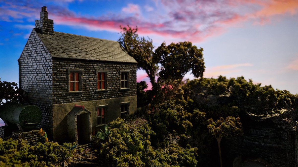 PhotograFixUK's tweet photo. Visitors to @StatfoldMuseum may have spotted my 8"x8" diorama inspired by the mountain house in the Thomas the Tank Engine episode "Bulldog'.  

1/2 https://t.co/lTu9i4Avhc
