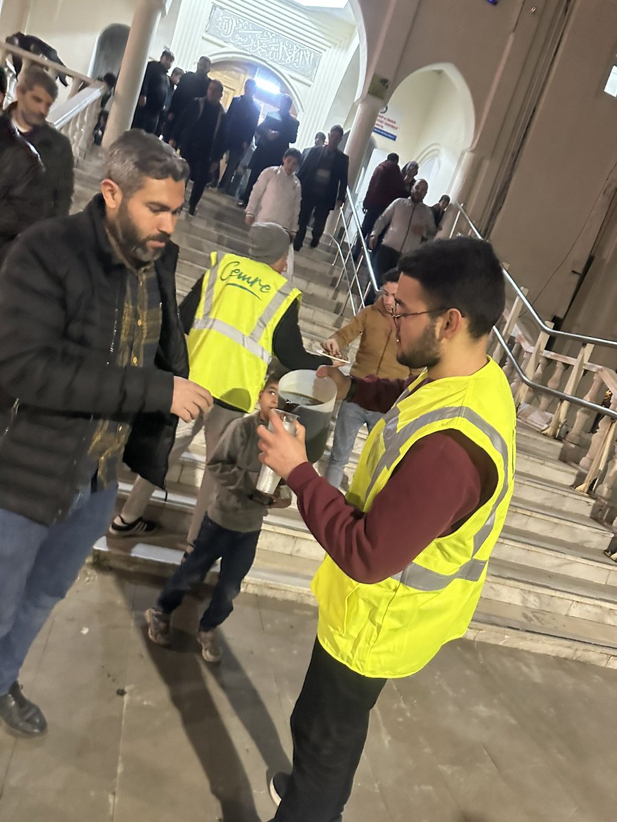 yenisecmen27's tweet photo. Başı Rahmet Ortası Mağfiret Sonu Cehennemden Azat Olan Mübarek Ramazan Ayında İl Yeni Seçmen Birimi Olarak Ulu Camiinde Namazımızı Eda Edip İkramlarda Bulunduk.      Hayırlı  Ramazanlar ❤️

#AkLiselim 
#YeniSeçmen
#İlkOyum 
#Gaziantep 

@akgenclik27 
@yenisecmen27 https://t.co/YUdXGrcTkE