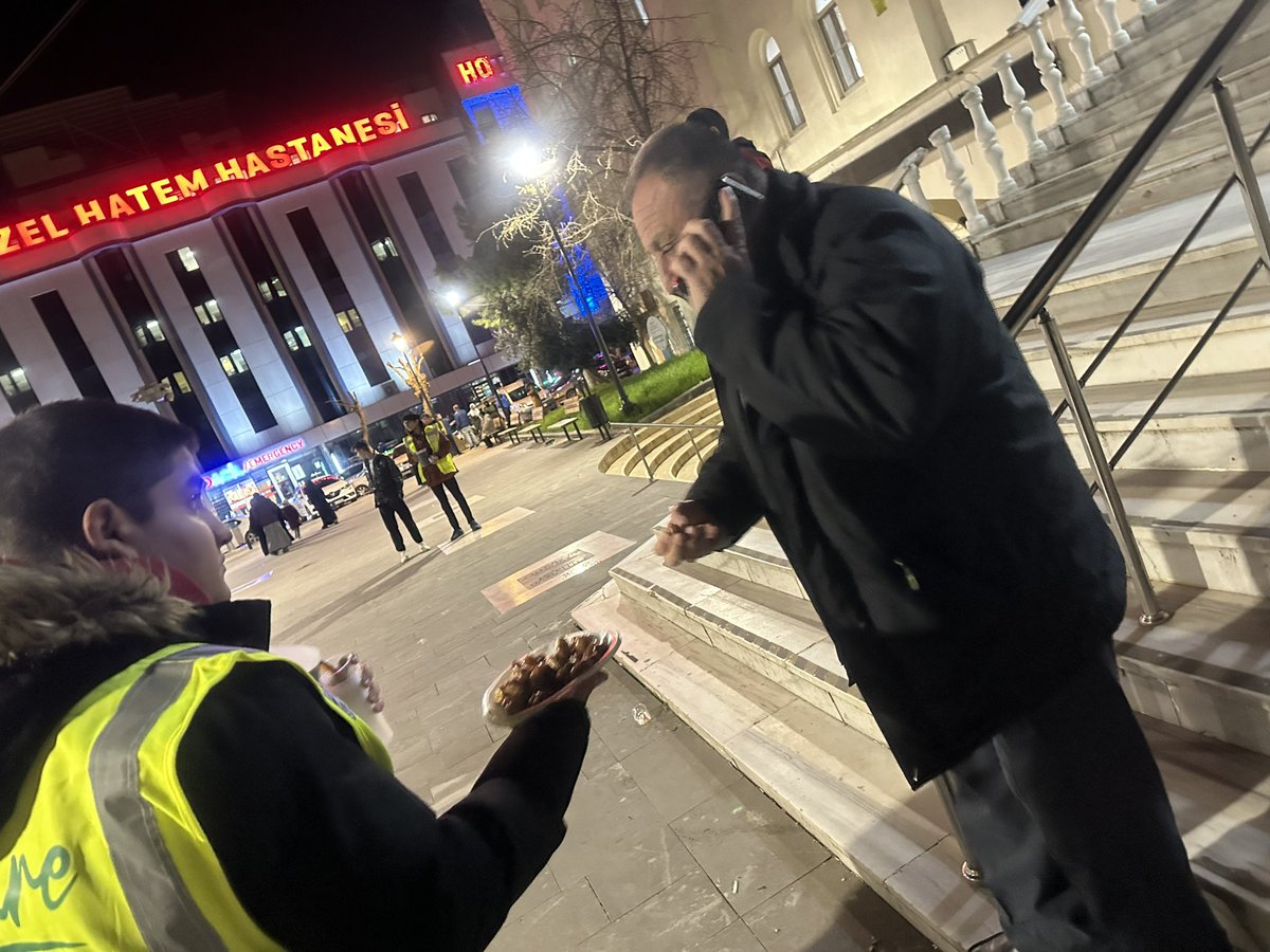 yenisecmen27's tweet photo. Başı Rahmet Ortası Mağfiret Sonu Cehennemden Azat Olan Mübarek Ramazan Ayında İl Yeni Seçmen Birimi Olarak Ulu Camiinde Namazımızı Eda Edip İkramlarda Bulunduk.      Hayırlı  Ramazanlar ❤️

#AkLiselim 
#YeniSeçmen
#İlkOyum 
#Gaziantep 

@akgenclik27 
@yenisecmen27 https://t.co/YUdXGrcTkE