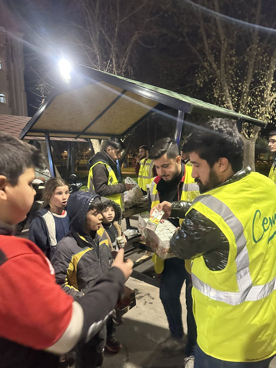 yenisecmen27's tweet photo. Başı Rahmet Ortası Mağfiret Sonu Cehennemden Azat Olan Mübarek Ramazan Ayında İl Yeni Seçmen Birimi Olarak Ulu Camiinde Namazımızı Eda Edip İkramlarda Bulunduk.      Hayırlı  Ramazanlar ❤️

#AkLiselim 
#YeniSeçmen
#İlkOyum 
#Gaziantep 

@akgenclik27 
@yenisecmen27 https://t.co/YUdXGrcTkE