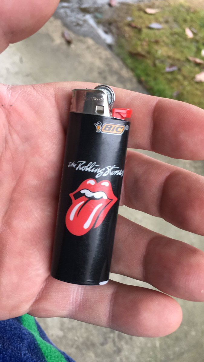 daveyboy604's tweet photo. @JohnSinke604 @orangeclarke98 @DalleGenie @BertHuttVan @RealMikeVersace all members should be required to carry TWO lighters at all times in case they encounter a fellow member who needs a light ,., #StonerRules https://t.co/bpmUn8vcF5