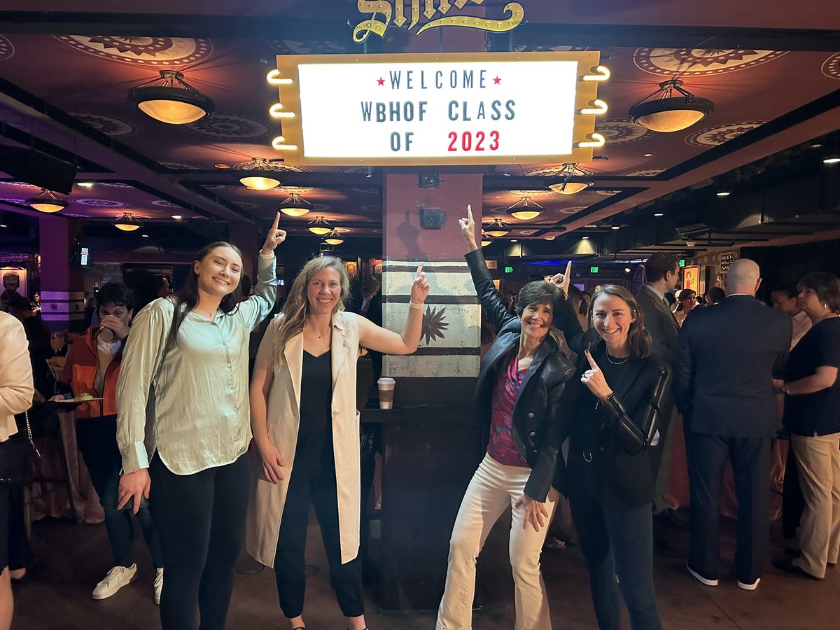 DawnWRogers's tweet photo. Two cities…two iconic events!  #MFinalFour #TheRoadEndsHere until we head back to #WFinalFour in Dallas @hazelrogerss #WBBHOF https://t.co/LmiGVDthXm