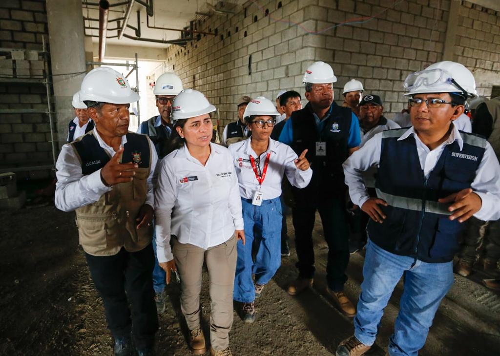 Minsa_Peru's tweet photo. #MinsaInforma | Como parte de las acciones de gestión en la región #Lambayeque, la ministra Rosa Gutiérrez supervisó la construcción del centro de salud de #Reque y solicitó que se avance en la infraestructura hospitalaria del país sin demoras ni entrampamientos. https://t.co/jjxx4brjg8