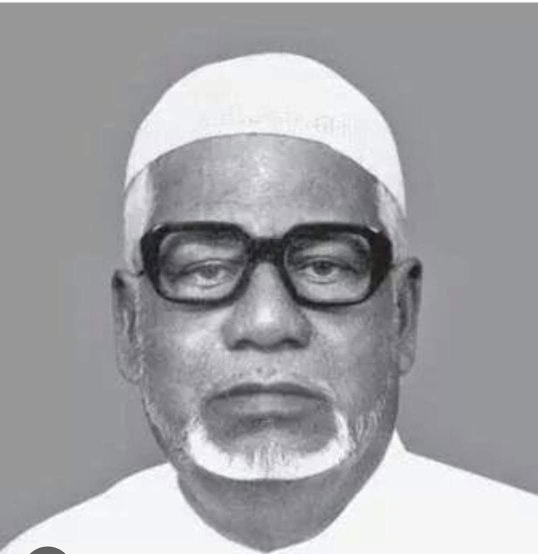 tadarahim_offic's tweet photo. பாட்டும் நானே! 
பாவமும் நானே! 

என்று சிவ பெருமான் பாடியதாக திருவிளையாடல் திரைப்படத்தில் வரும் பாடலை எழுதியவர் ஒரு இஸ்லாமியர் கவிஞர்.கா.மு. ஷெரிப் ஆவார் https://t.co/h1DZHgOknq