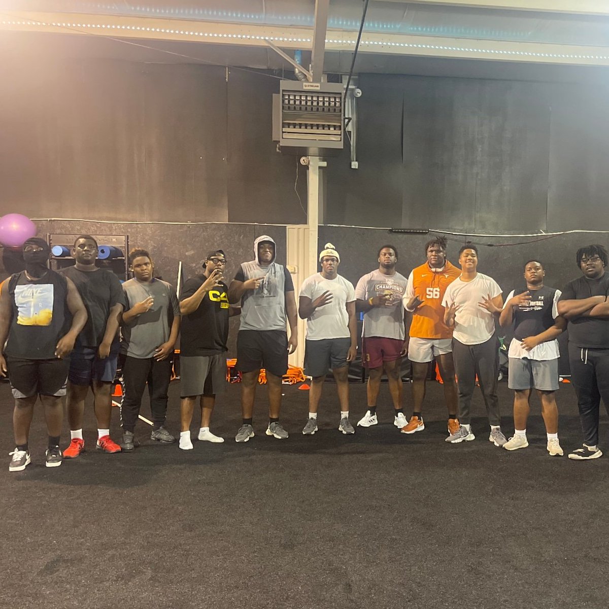 CoachJoe_Elite's tweet photo. Hittas 💪🏿

Group training every Sunday, Monday, and Saturday.

#oline #dline #noexcuses #justexecute #skillstraining #playerdevelopment #skillspaythebills https://t.co/TaS5cKa7ce