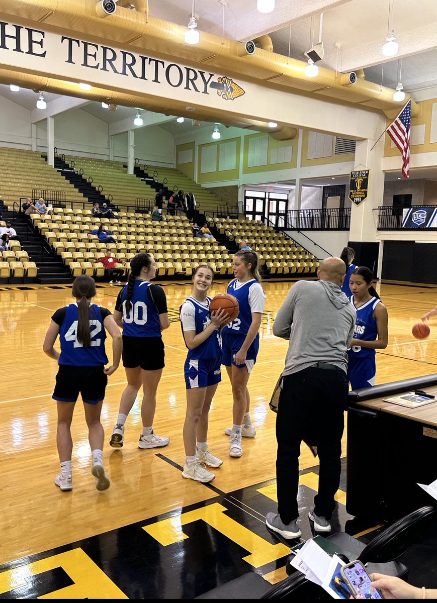 Getting ready to watch @piper_wilburn play tonight in the Azalea All-Star game. 🦁🏀