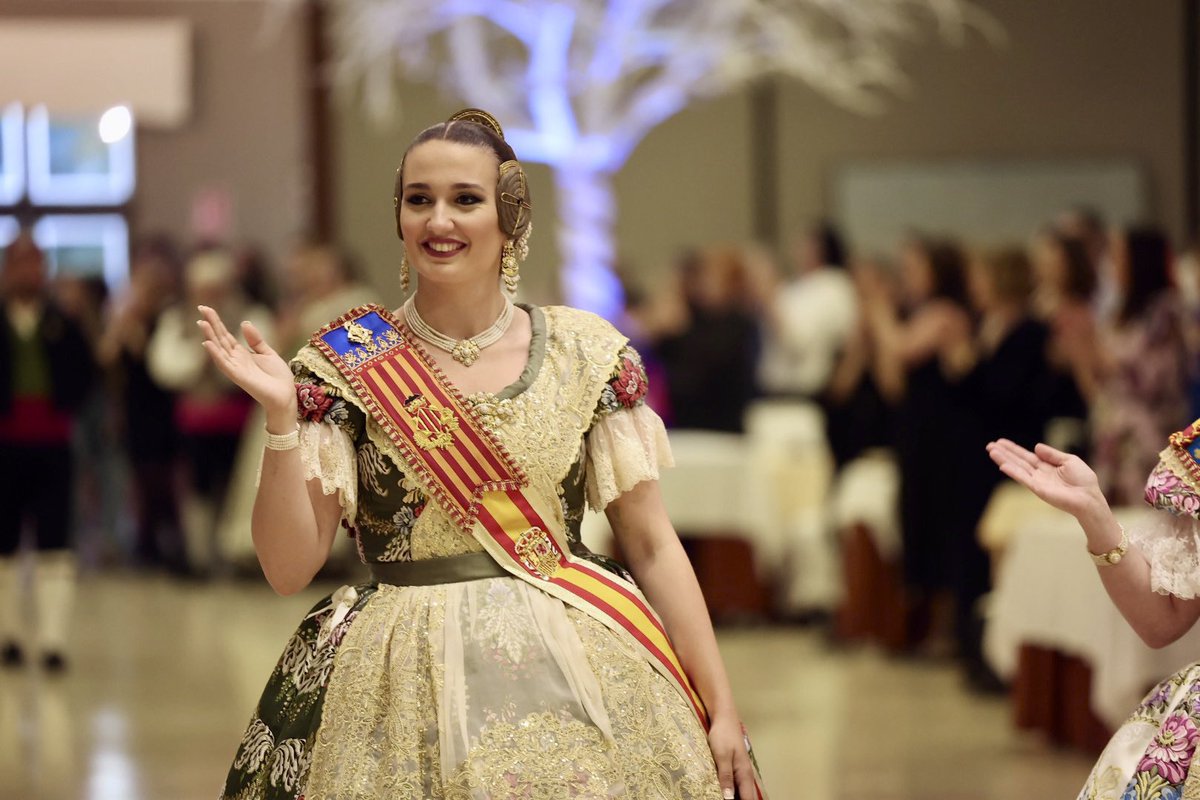 🔥🤵‍♀️ Les juntes locals del territori valencià es donen cita a #Cullera per celebrar la germanor 🎉 a la V Gala Fallera de la Comunitat Valenciana. 📍 Assisteixen la #FMV i la Cort d’Honor i el president de <a href="/JCF_Valencia/">Junta Central Fallera</a>, <a href="/perefuset/">Pere Fuset</a>.

#JuntsMolemMés